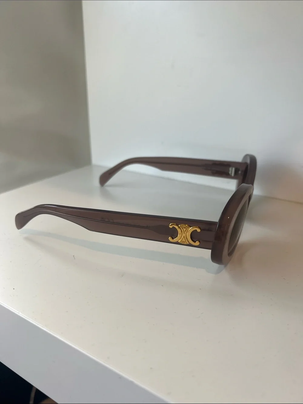 Celine chic oval